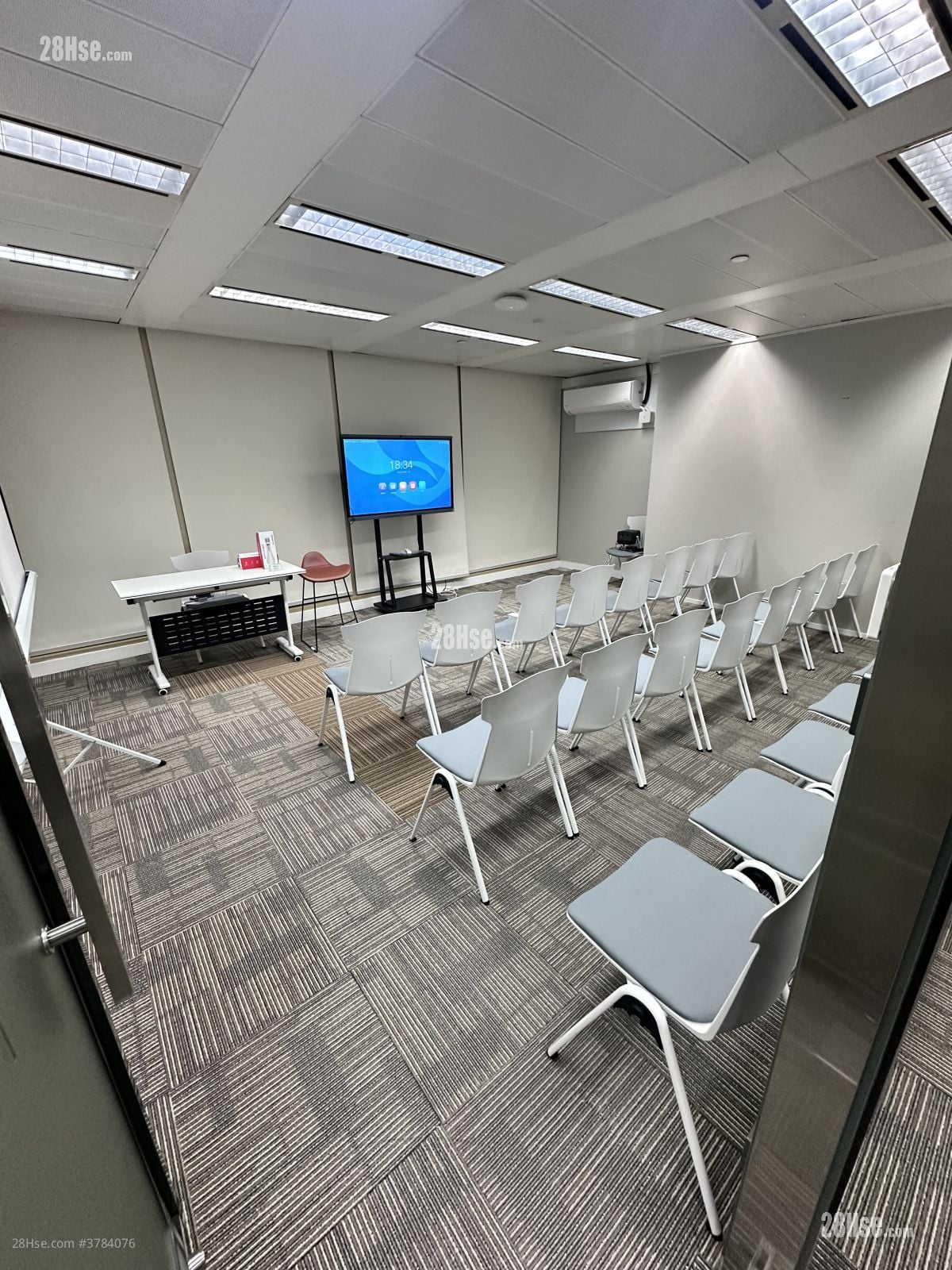 Hip Shing Hong Centre Rental 5+ Bedrooms , 2 Toilets 1,890 ft²