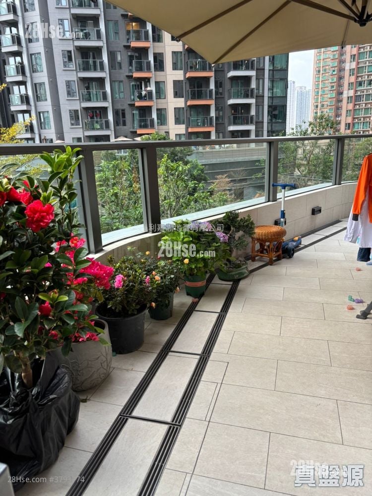 Yoho West Sell 3 Bedrooms 650 ft²