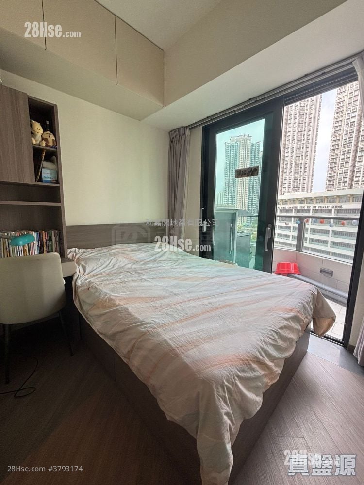 Yoho West Sell 3 Bedrooms 650 ft²