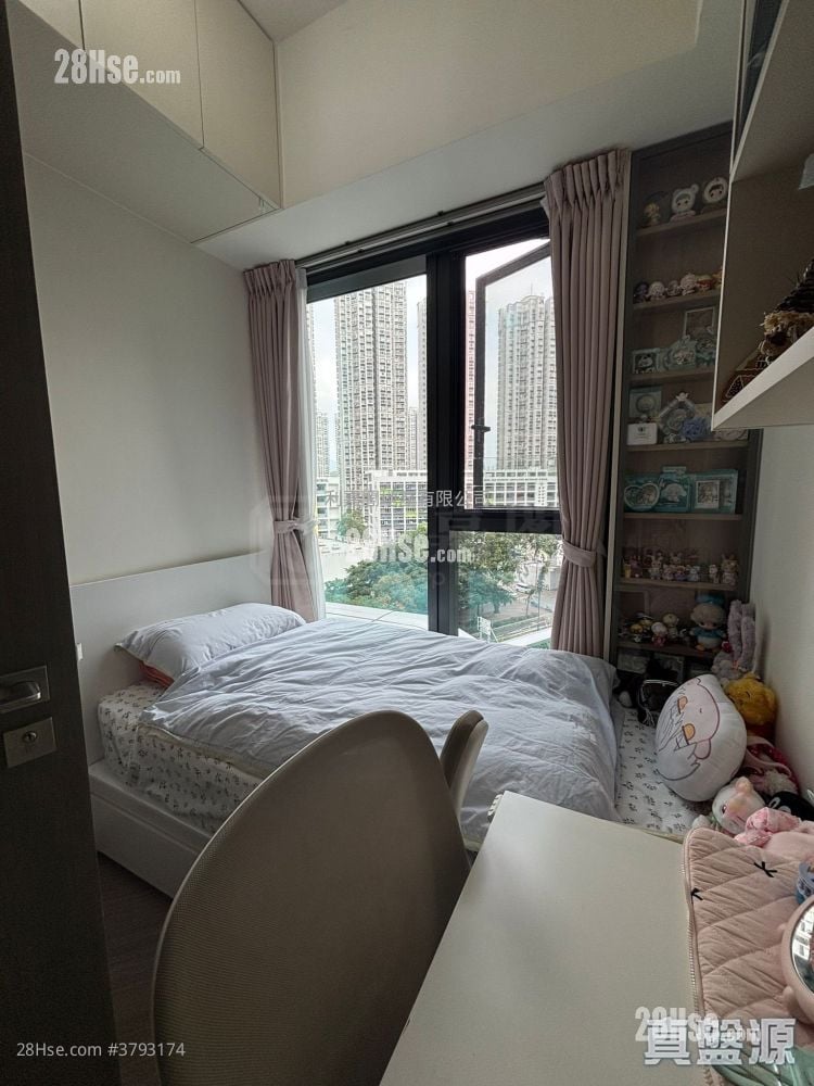 Yoho West Sell 3 Bedrooms 650 ft²