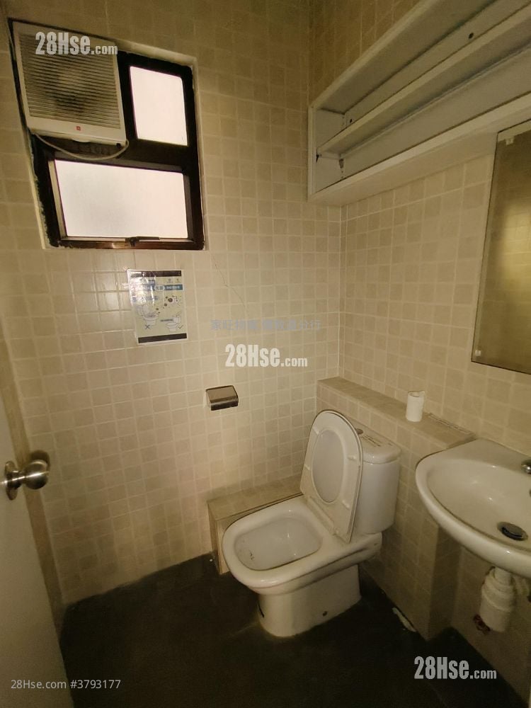Ping Lam Commercial Building Rental 2 Toilets
