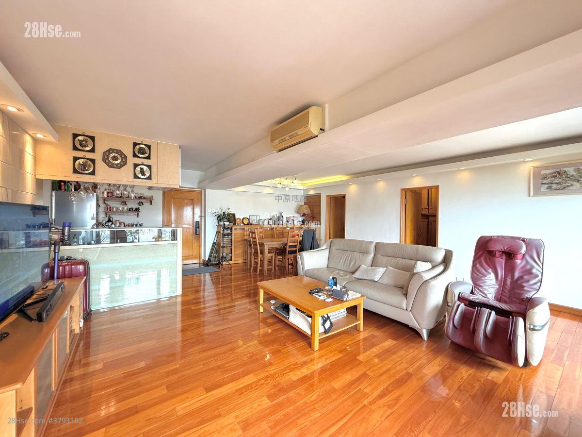 Hong Kong Gold Coast Sell 4 Bedrooms , 2 Bathrooms 576 ft²