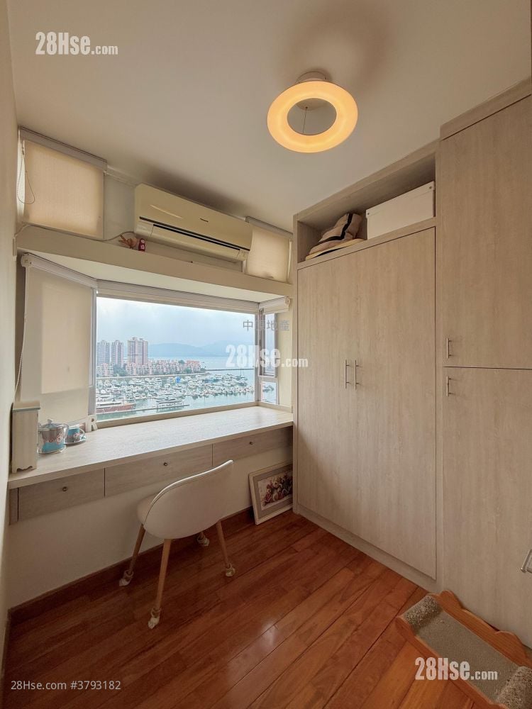 Hong Kong Gold Coast Sell 4 Bedrooms , 2 Bathrooms 576 ft²