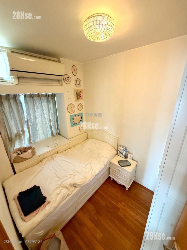 Hong Kong Gold Coast Sell 4 Bedrooms , 2 Bathrooms 576 ft²