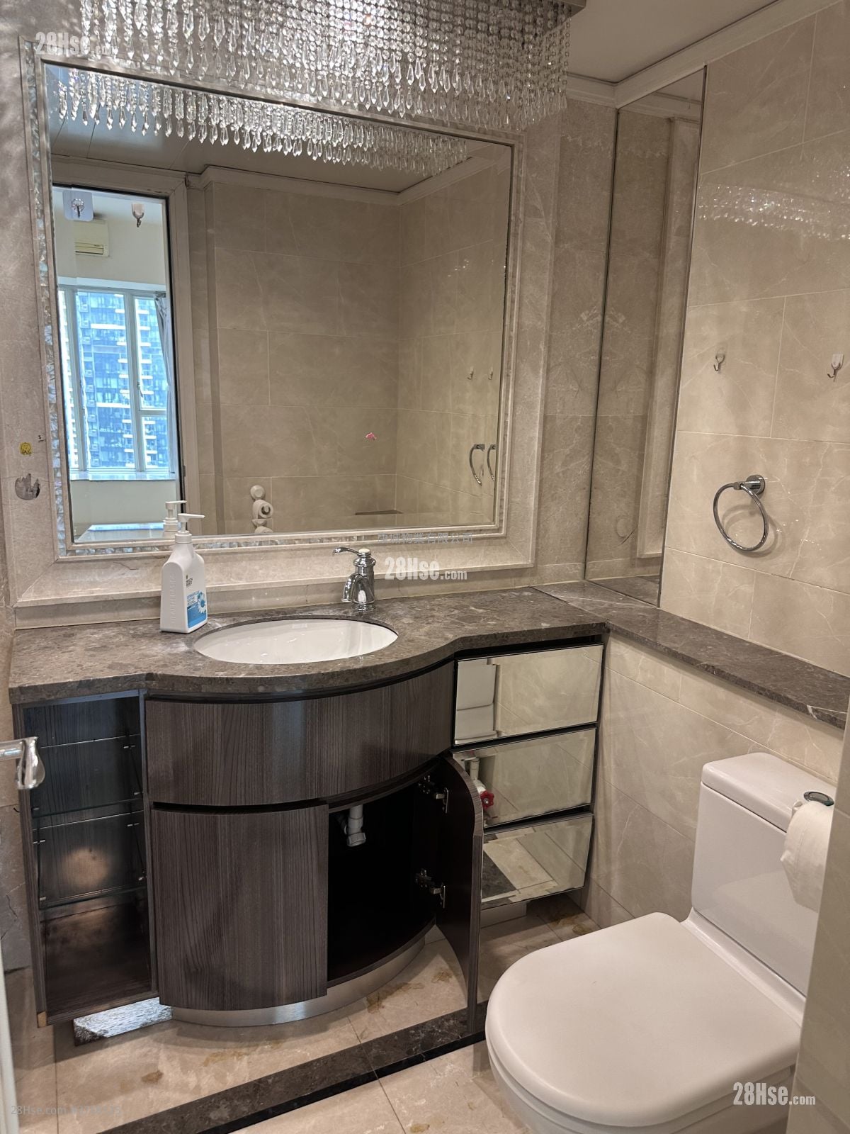 领峰 租盘 4 房 , 2 浴室 984 平方尺