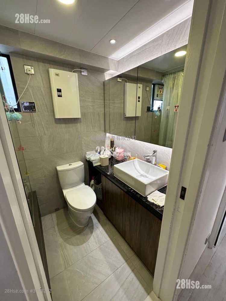 Kornhill Sell 3 Bedrooms , 1 Bathroom 664 ft²