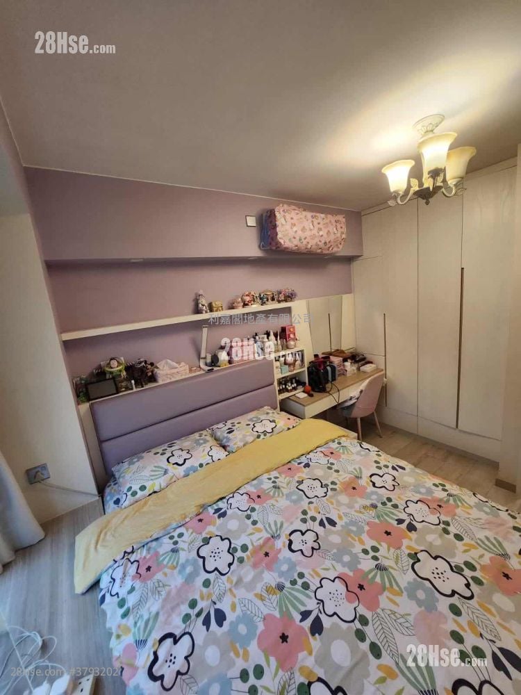 Kornhill Sell 3 Bedrooms , 1 Bathroom 664 ft²