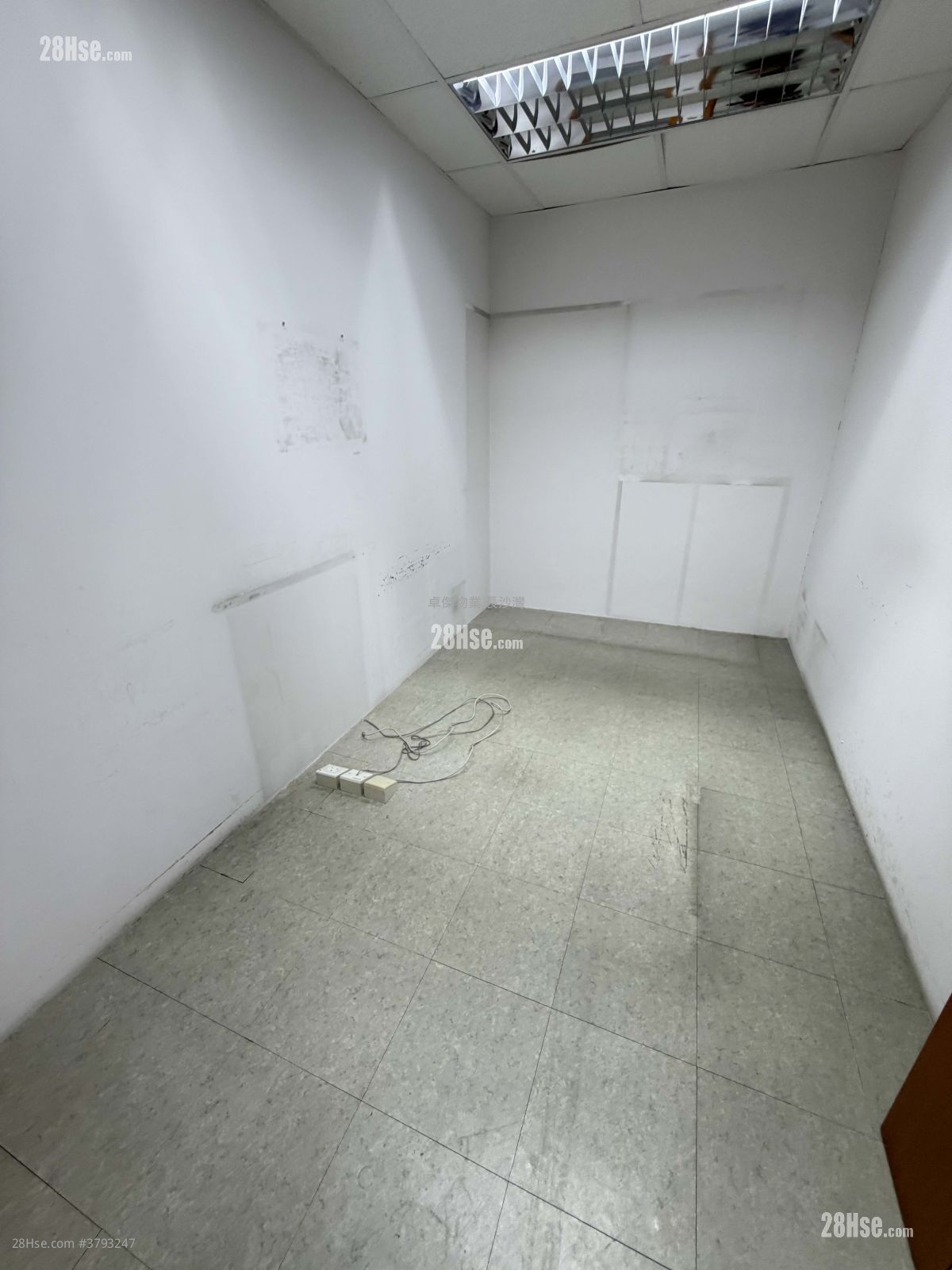 Ka To Factory Building Rental 2,850 ft²