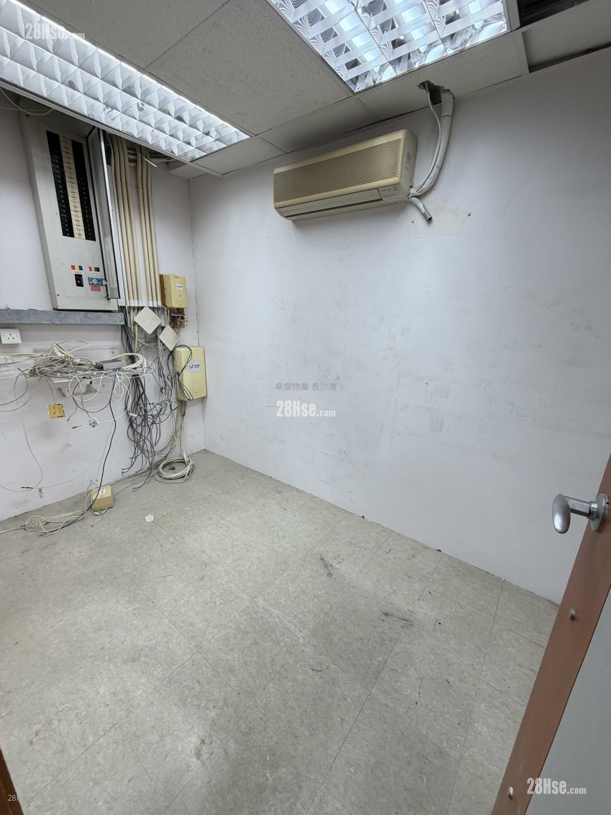 Ka To Factory Building Rental 2,850 ft²