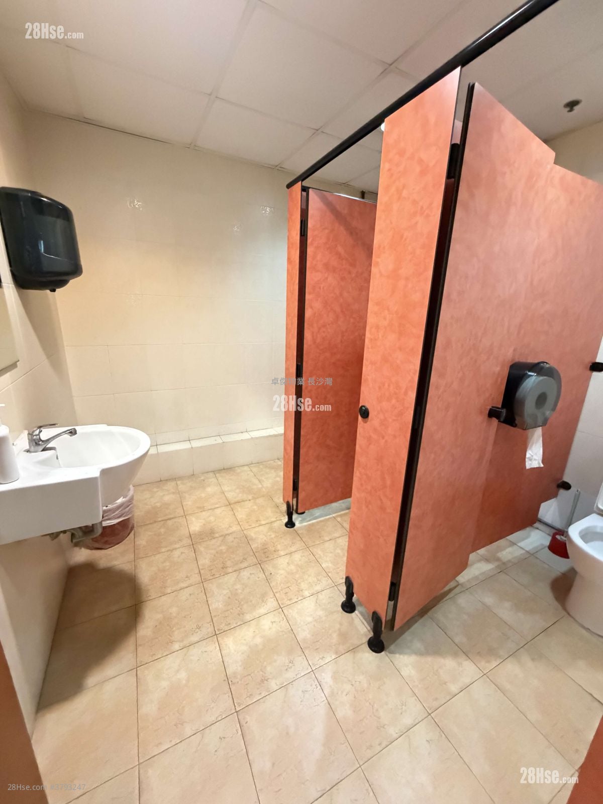 Ka To Factory Building Rental 2,850 ft²