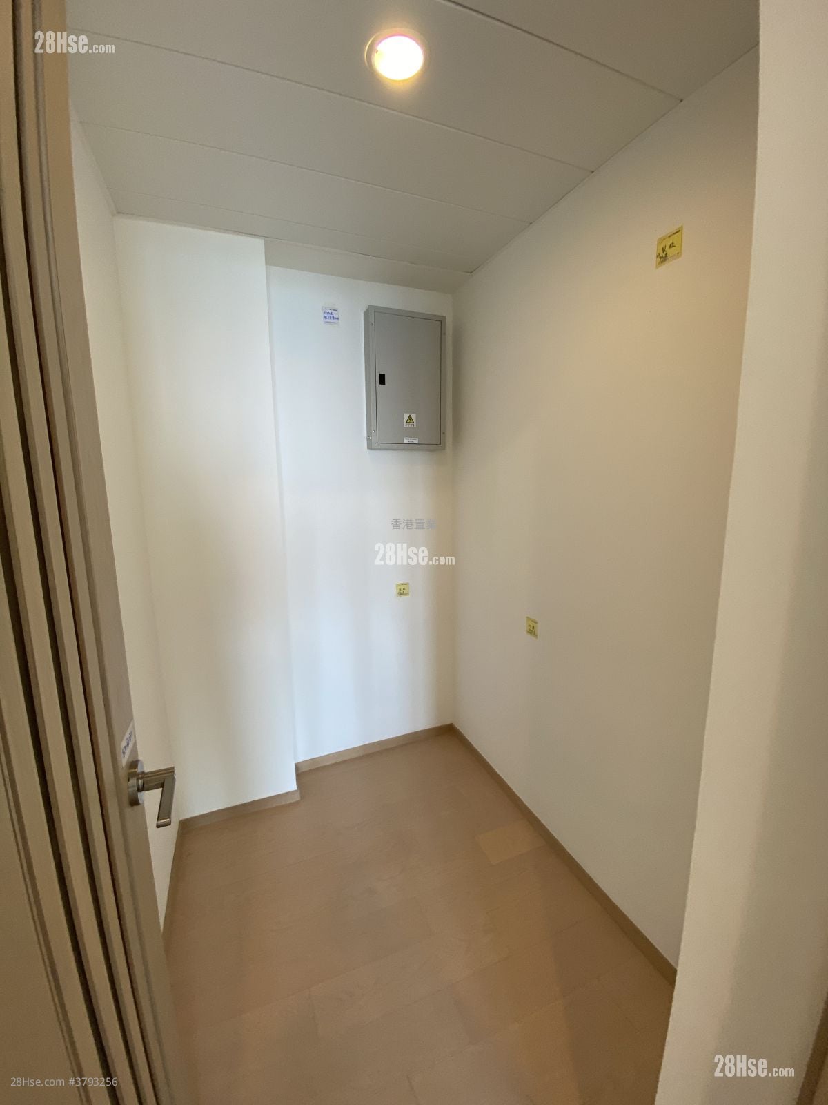 Lp6 Sell 3 Bedrooms , 2 Bathrooms 728 ft²