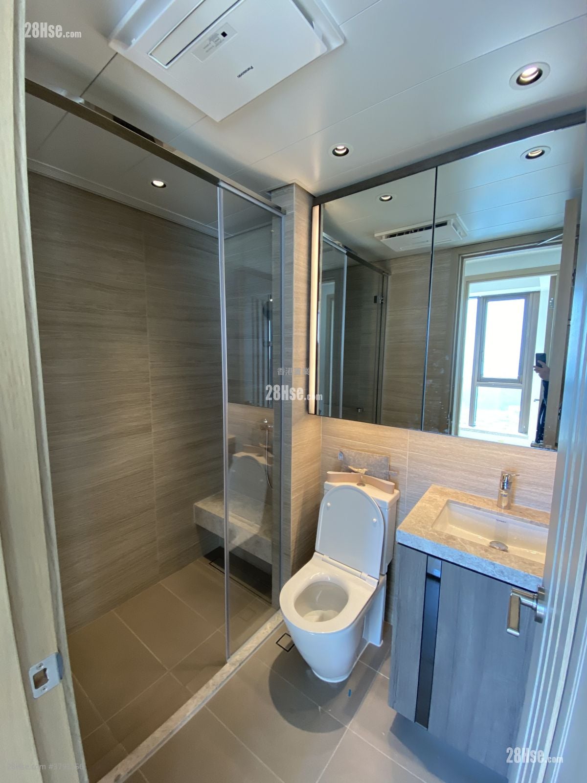 Lp6 Sell 3 Bedrooms , 2 Bathrooms 728 ft²