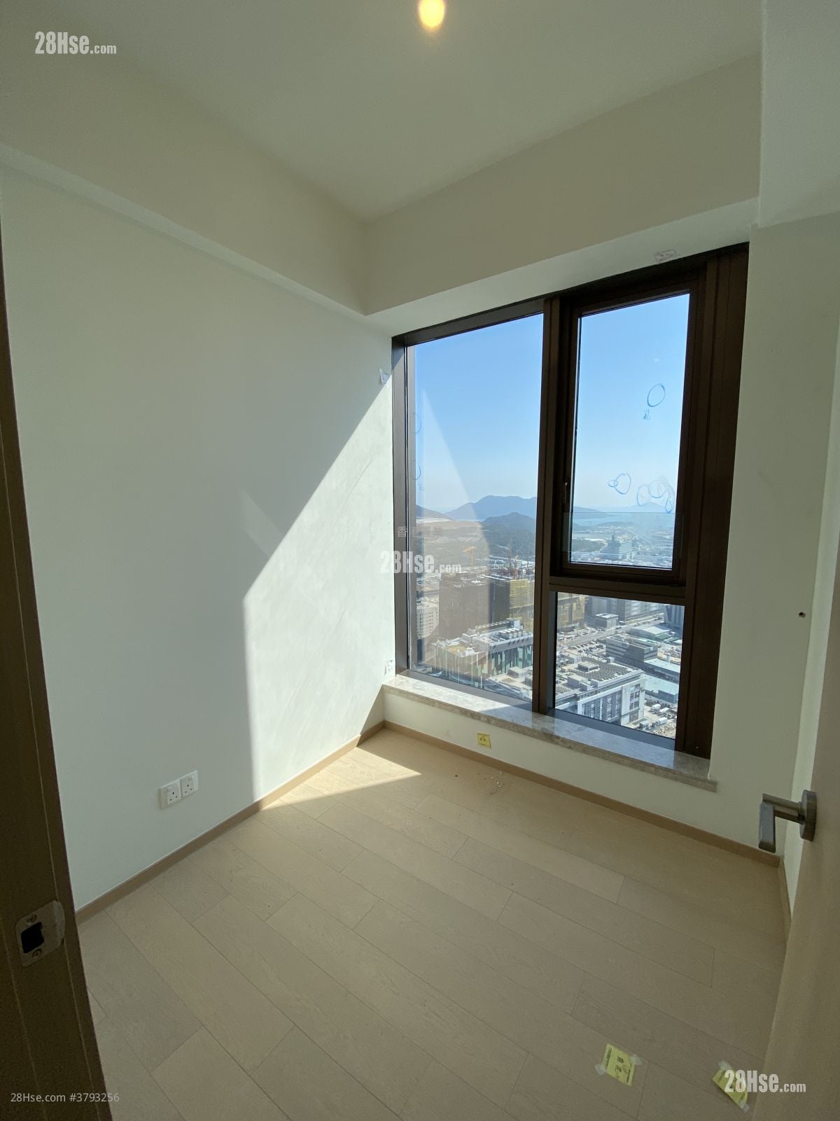 Lp6 Sell 3 Bedrooms , 2 Bathrooms 728 ft²