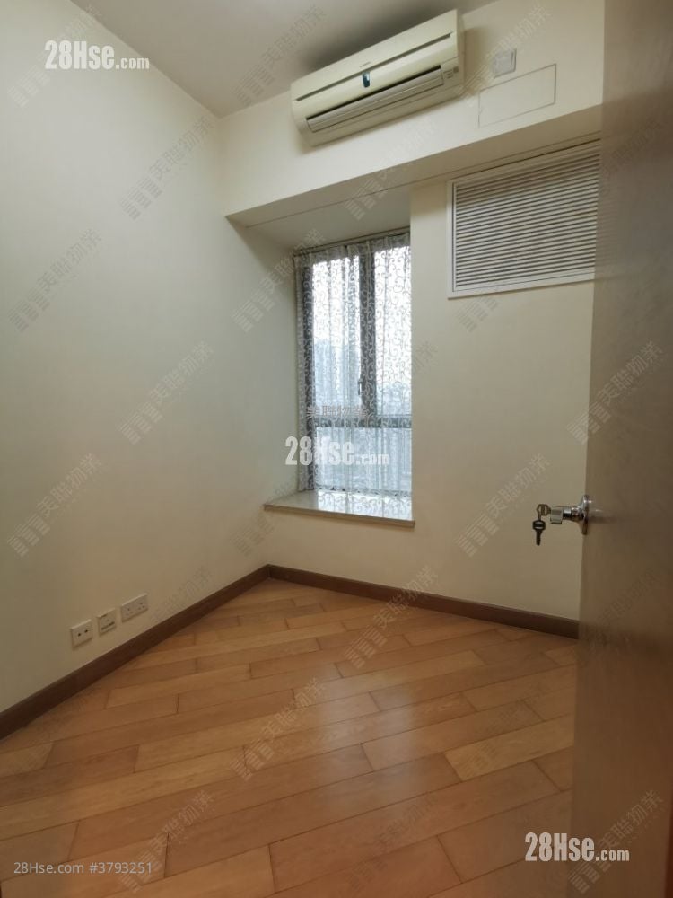 Yoho Midtown Rental 4 Bedrooms , 2 Bathrooms 1,026 ft²