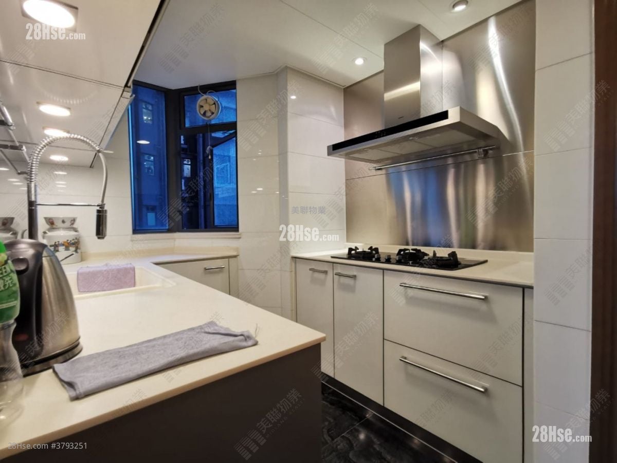 Yoho Midtown Rental 4 Bedrooms , 2 Bathrooms 1,026 ft²