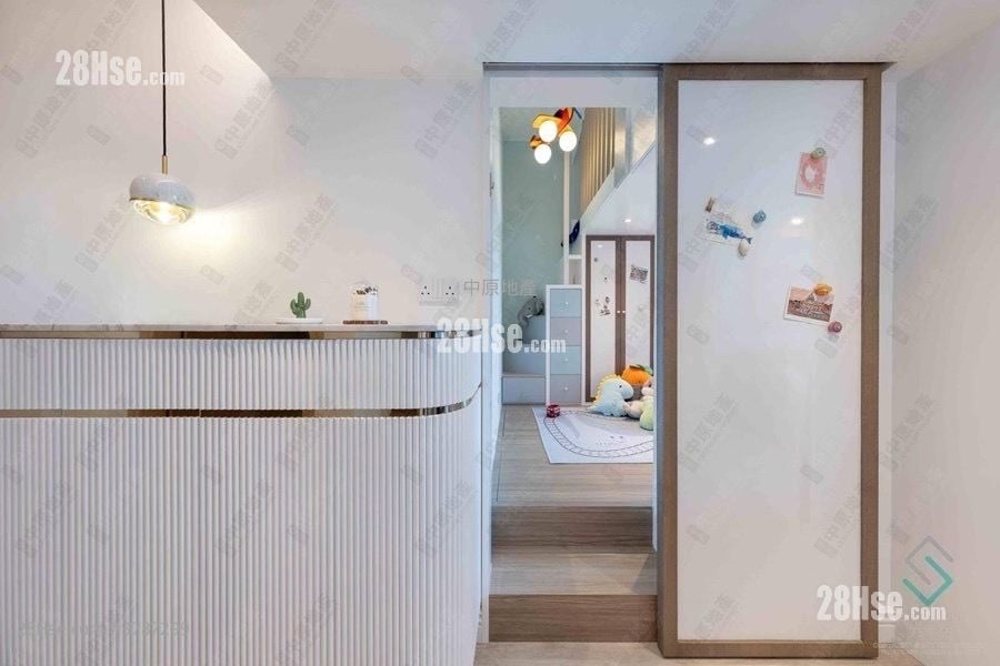 The Regent Rental 3 Bedrooms , 2 Bathrooms 593 ft²