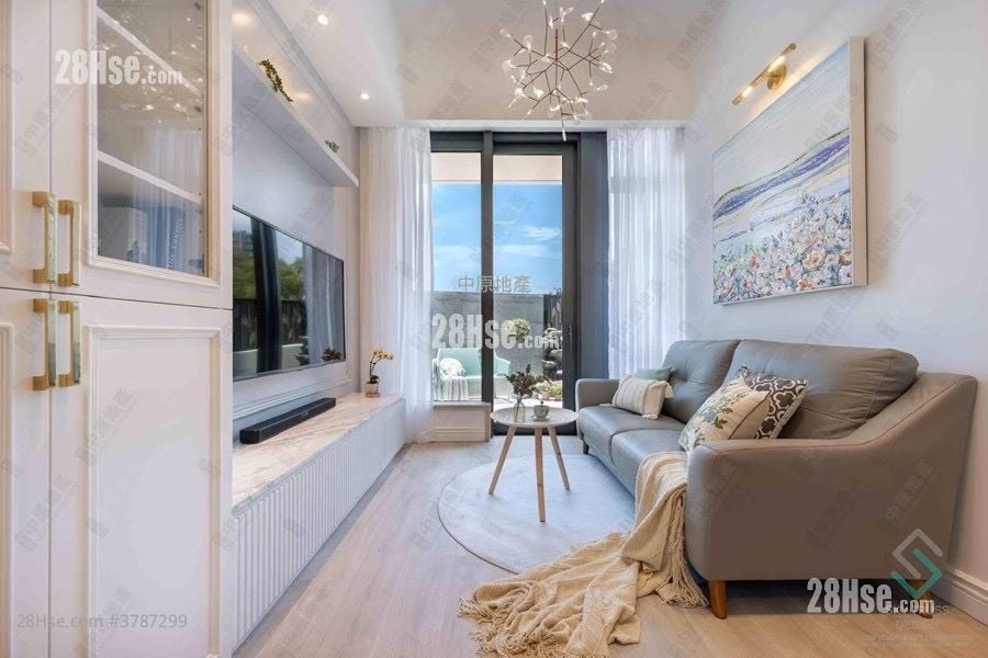 The Regent Rental 3 Bedrooms , 2 Bathrooms 593 ft²