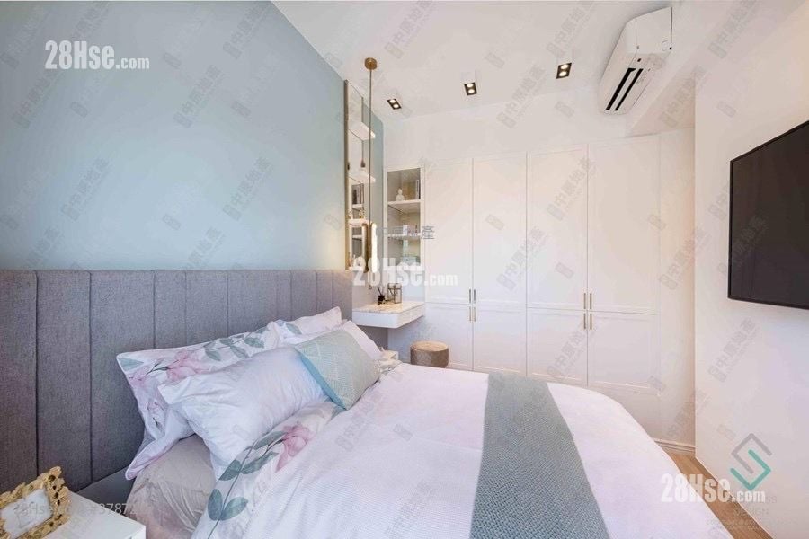 The Regent Rental 3 Bedrooms , 2 Bathrooms 593 ft²