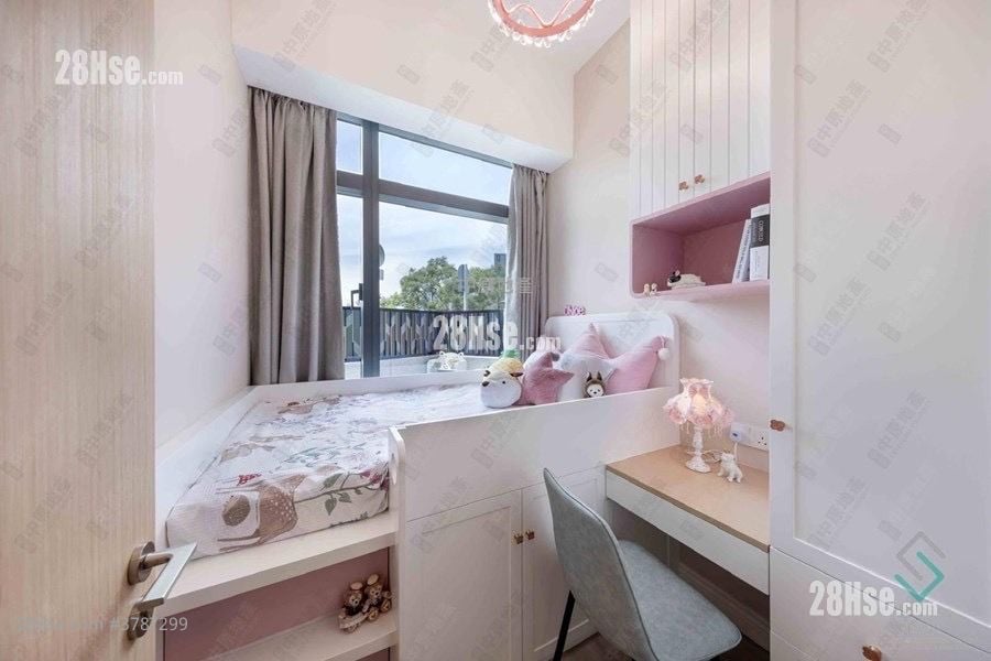 The Regent Rental 3 Bedrooms , 2 Bathrooms 593 ft²