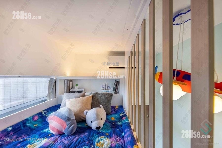 The Regent Rental 3 Bedrooms , 2 Bathrooms 593 ft²