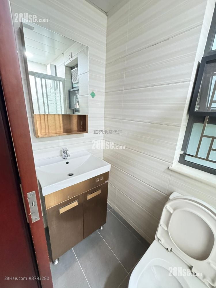 村屋 租盘 3 房 , 1 浴室 700 平方尺