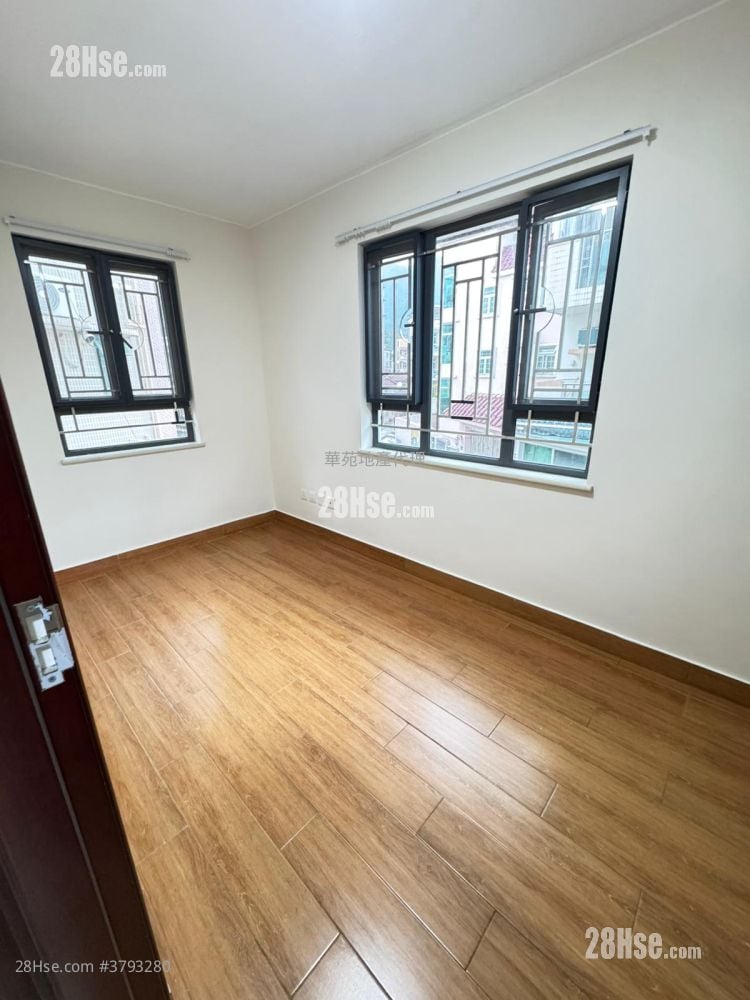 村屋 租盘 3 房 , 1 浴室 700 平方尺