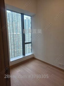 Seasons Place 售盘 1 房 , 1 浴室 323 平方尺