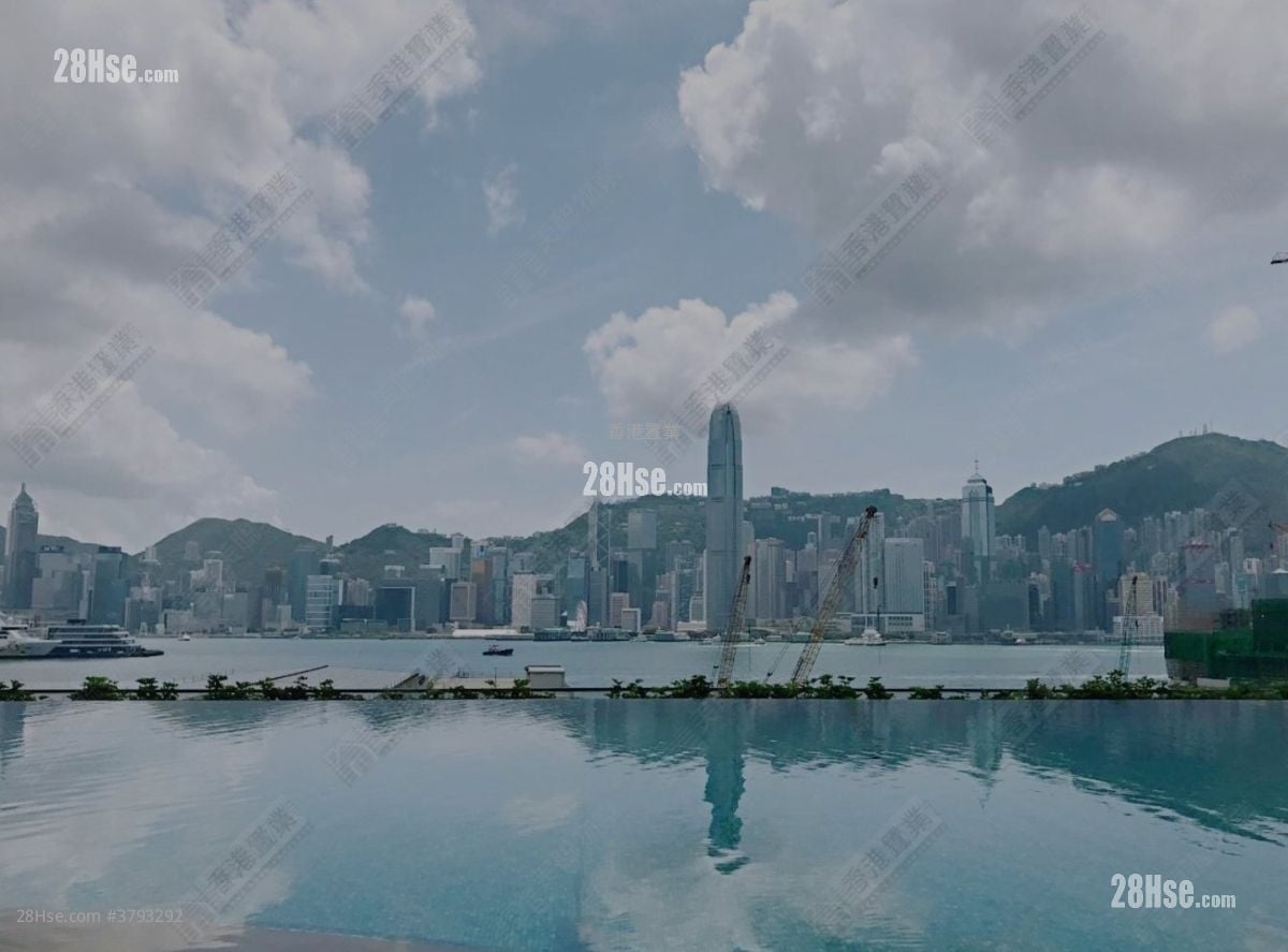 君临天下 租盘 3 房 1,049 平方尺