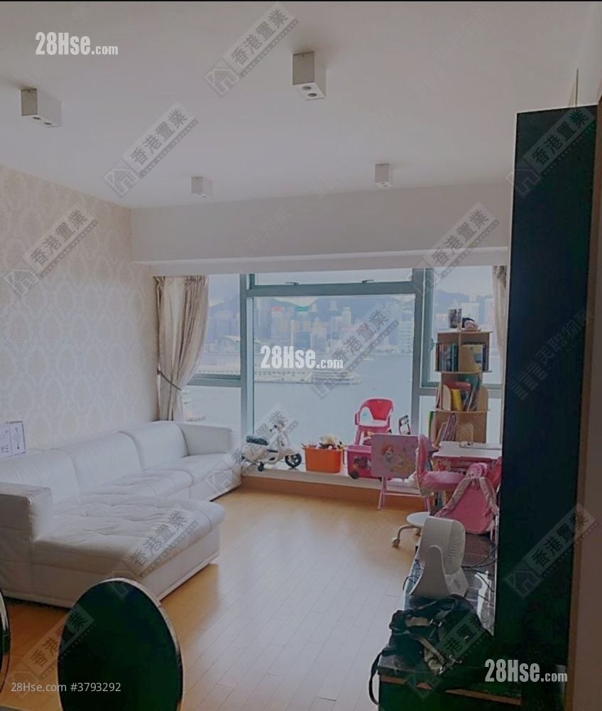 君临天下 租盘 3 房 1,049 平方尺