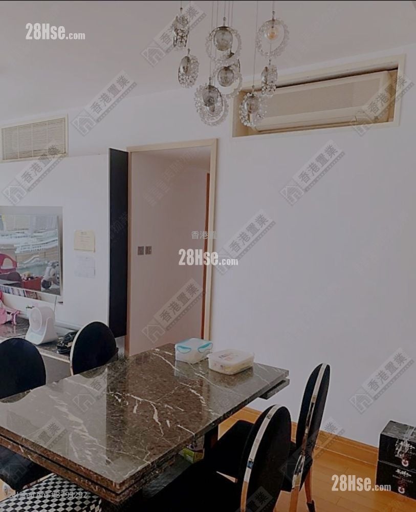 君临天下 租盘 3 房 1,049 平方尺