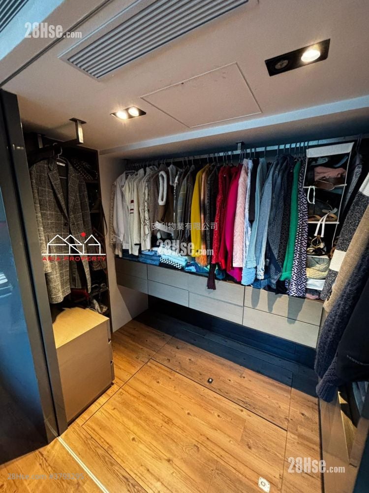 Coastal Skyline Sell Studio , 1 Bathroom 518 ft²