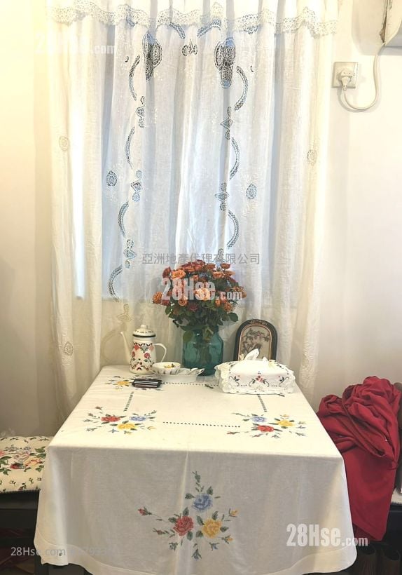 怡新洋楼 售盘 364 平方尺