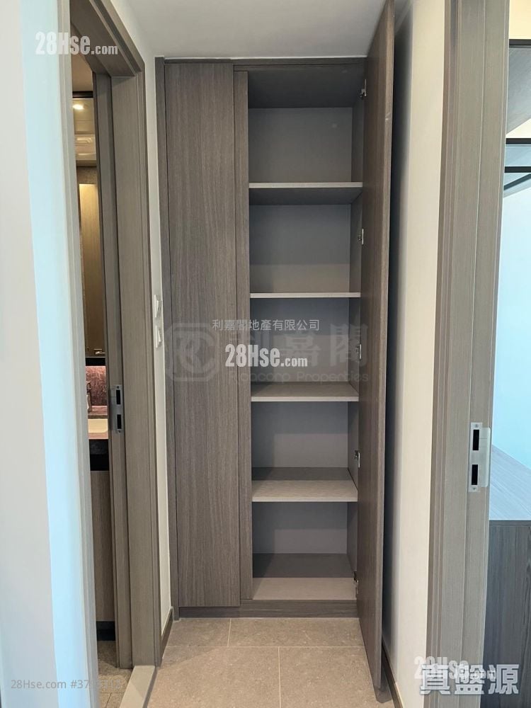 Yoho West Sell 2 Bedrooms , 1 Bathroom 440 ft²