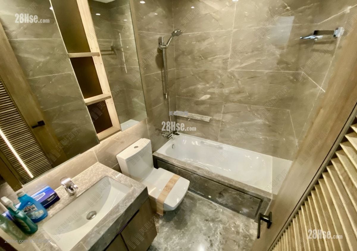 Centra Horizon Rental 2 Bedrooms , 2 Bathrooms 585 ft²