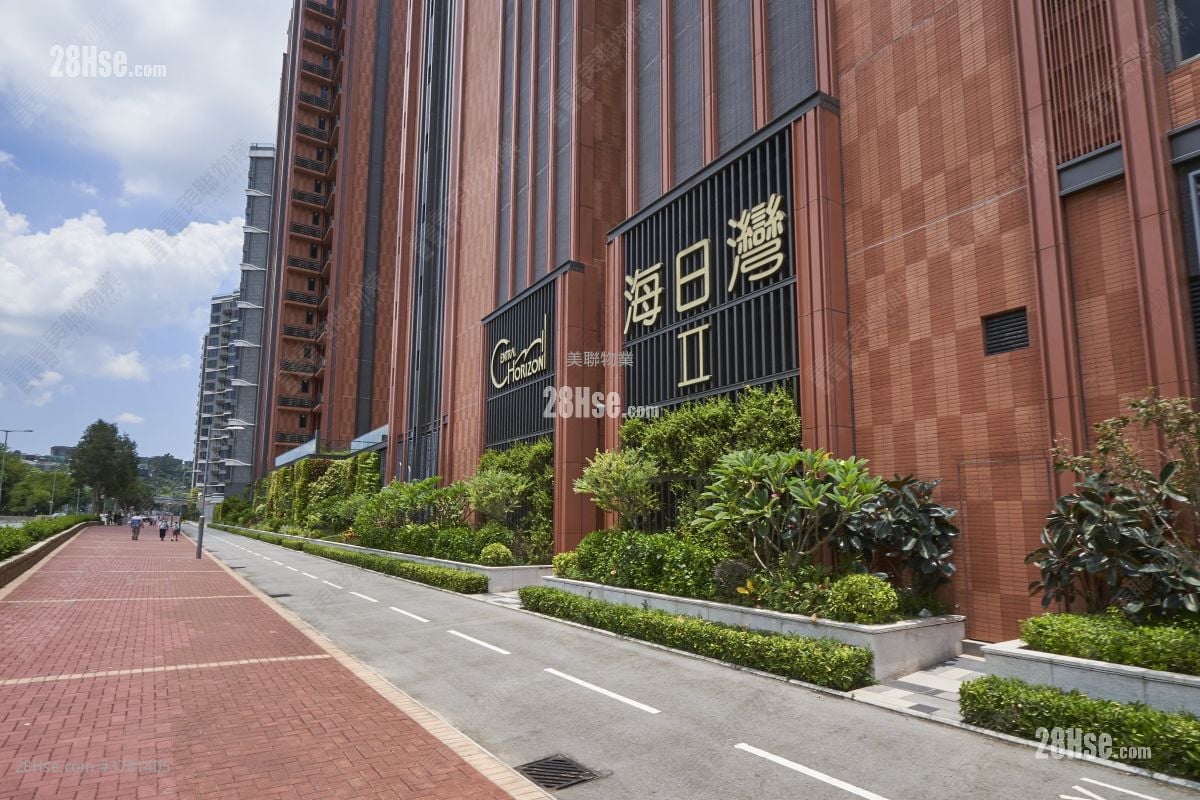 Centra Horizon Rental 2 Bedrooms , 2 Bathrooms 585 ft²