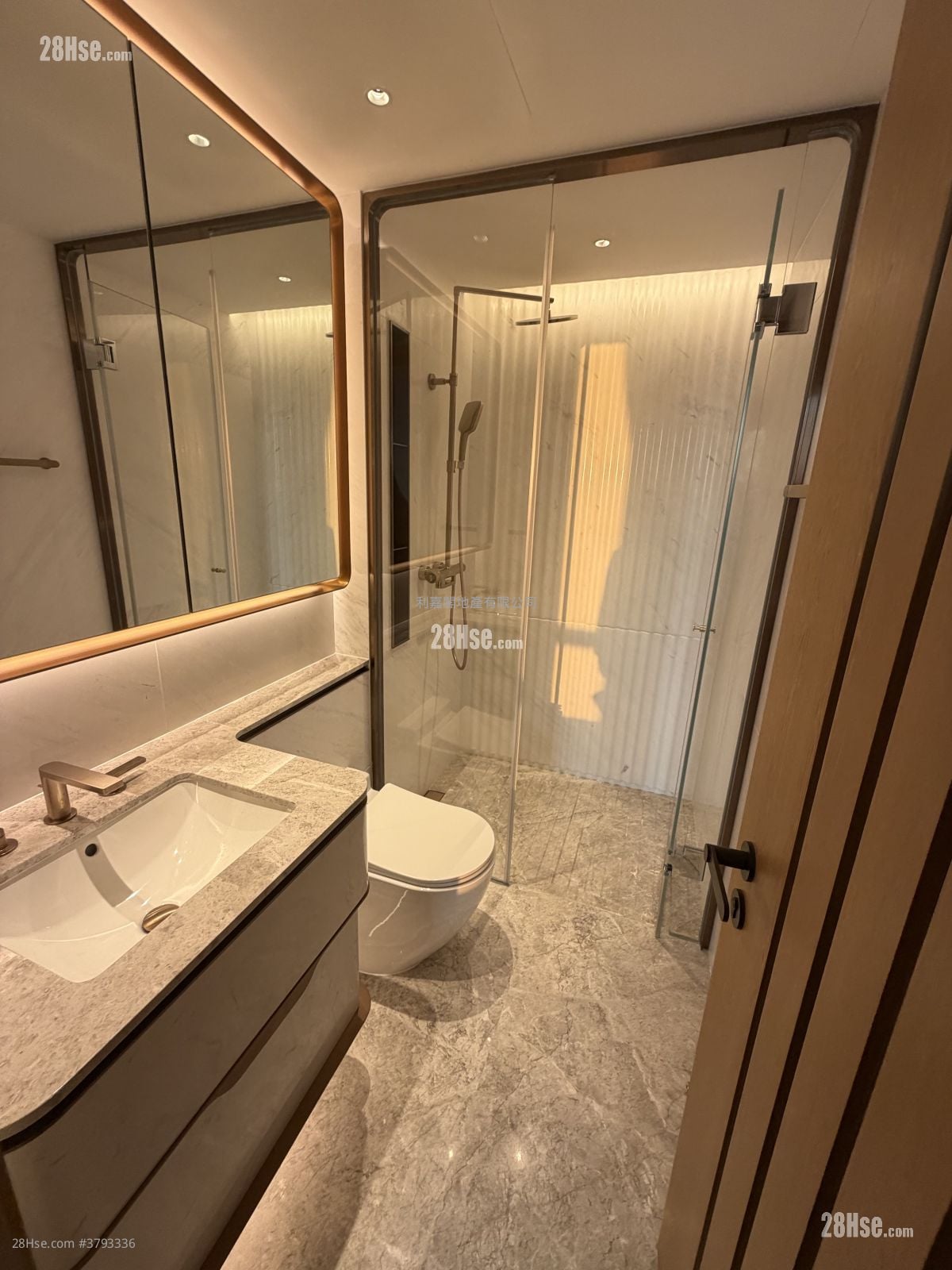 128 Waterloo Rental 1 Bedroom , 1 Bathroom 342 ft²