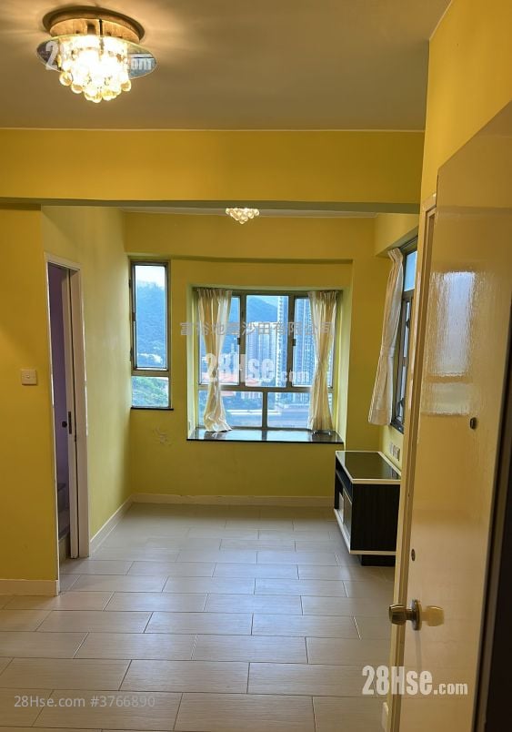 Golden Lion Garden Rental 1 Bedroom , 1 Bathroom 266 ft²