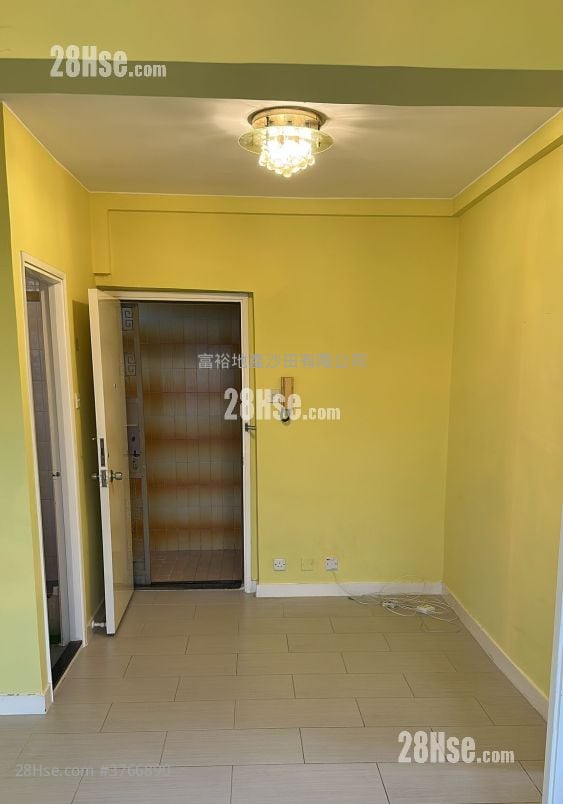 Golden Lion Garden Rental 1 Bedroom , 1 Bathroom 266 ft²