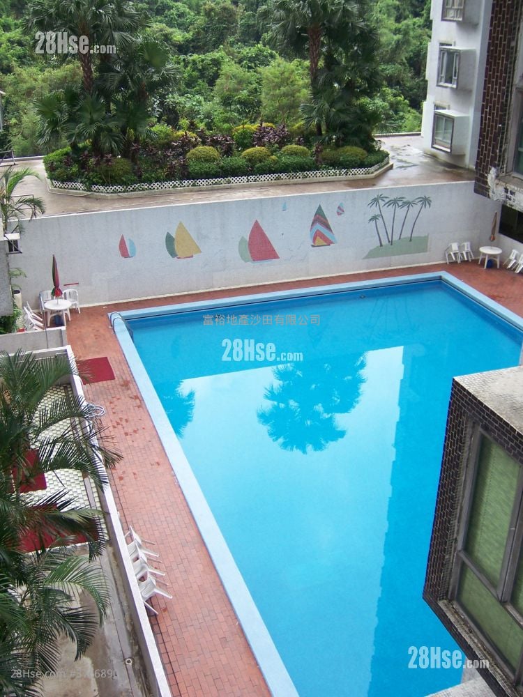 Golden Lion Garden Rental 1 Bedroom , 1 Bathroom 266 ft²