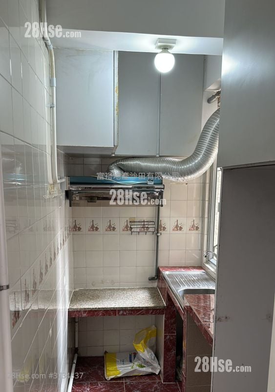 Golden Lion Garden Rental 2 Bedrooms , 1 Bathroom 285 ft²