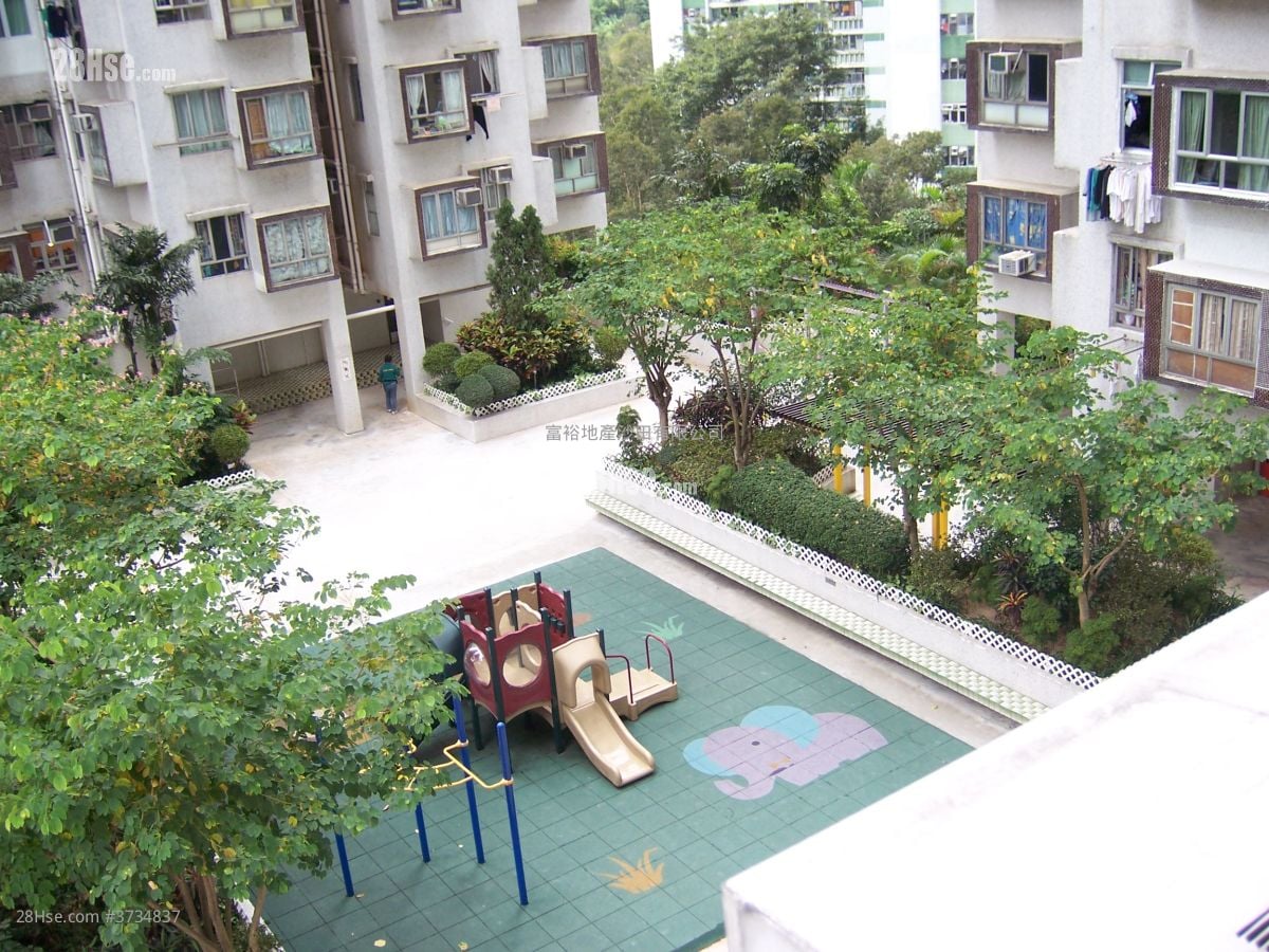 Golden Lion Garden Rental 2 Bedrooms , 1 Bathroom 285 ft²
