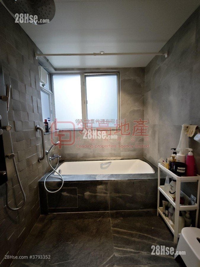 The Waterfront Sell 4 Bedrooms , 4 Bathrooms 1,681 ft²