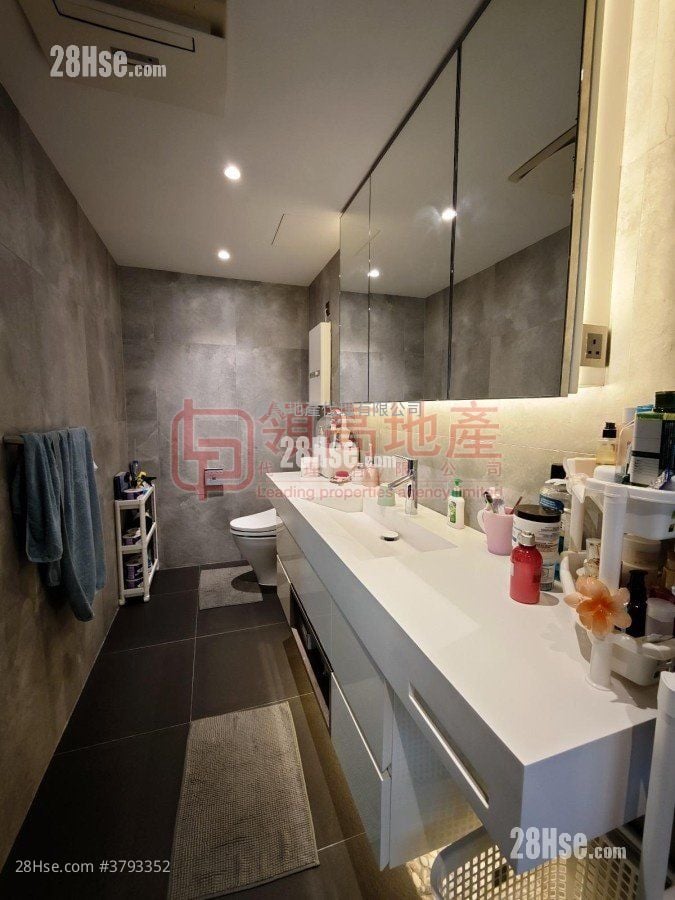 The Waterfront Sell 4 Bedrooms , 4 Bathrooms 1,681 ft²