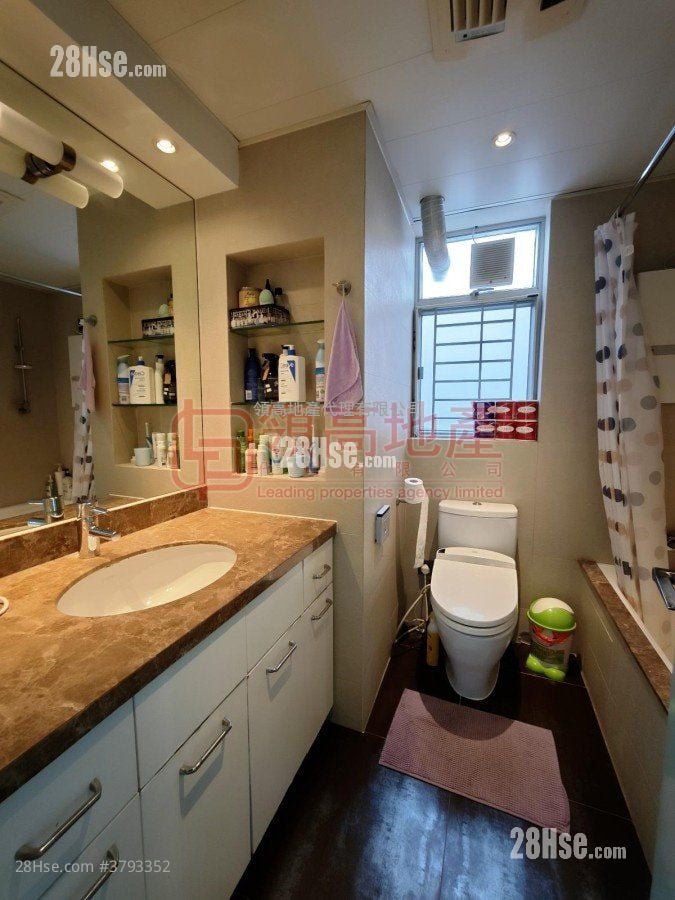 The Waterfront Sell 4 Bedrooms , 4 Bathrooms 1,681 ft²