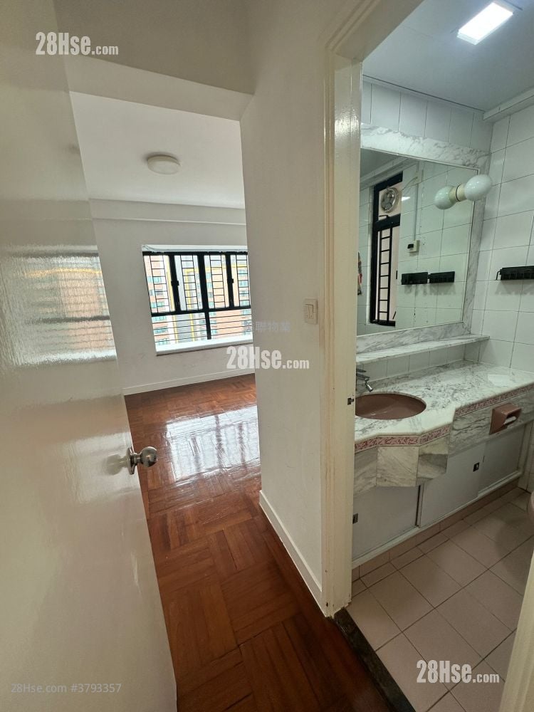 New Town Plaza Sell 3 Bedrooms , 2 Bathrooms 640 ft²