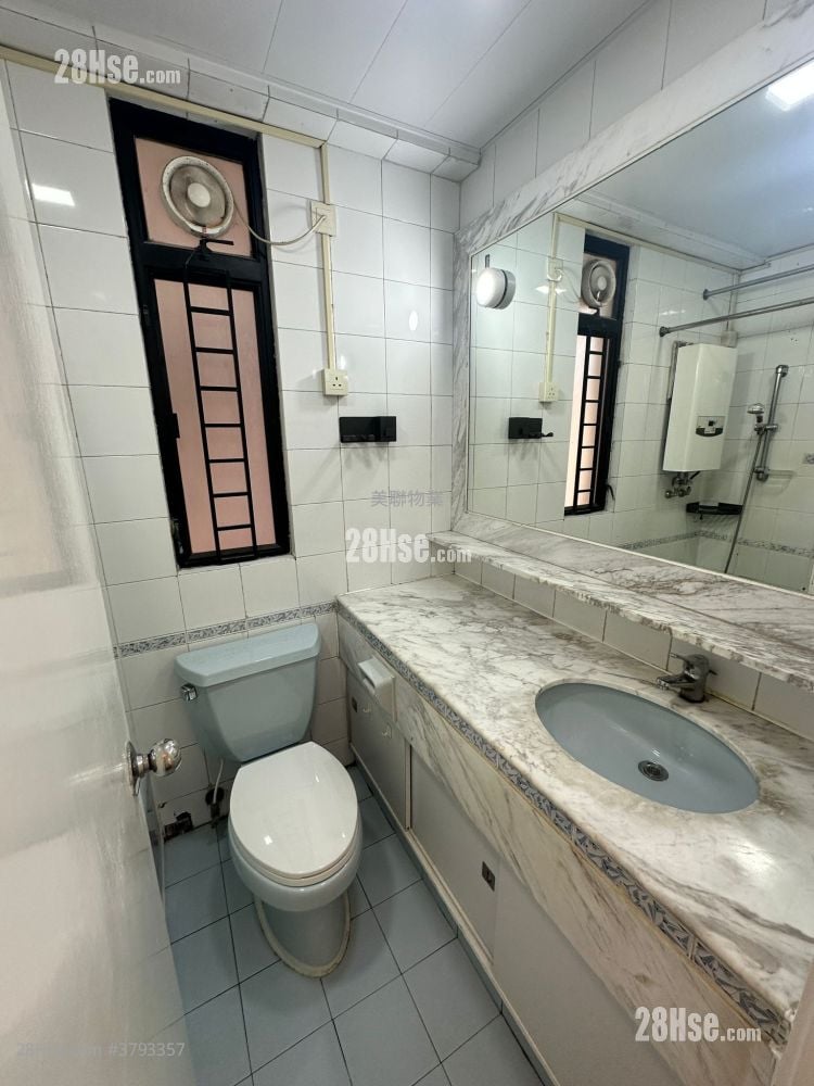 New Town Plaza Sell 3 Bedrooms , 2 Bathrooms 640 ft²