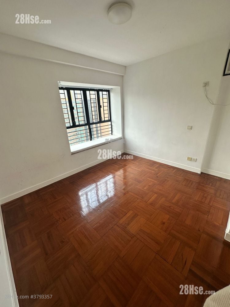 New Town Plaza Sell 3 Bedrooms , 2 Bathrooms 640 ft²