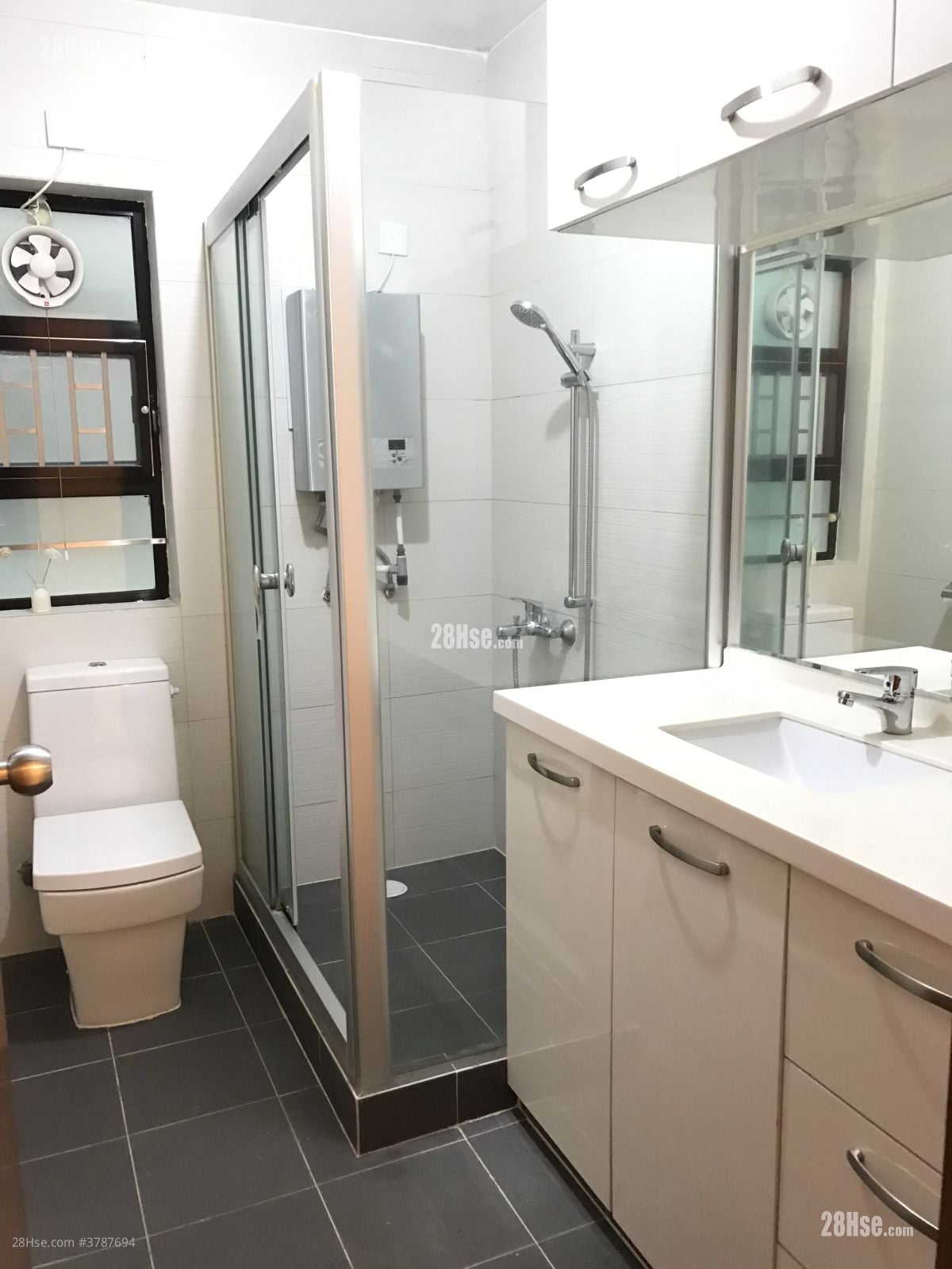 红林居 租盘 2 房 , 1 浴室 700 平方尺