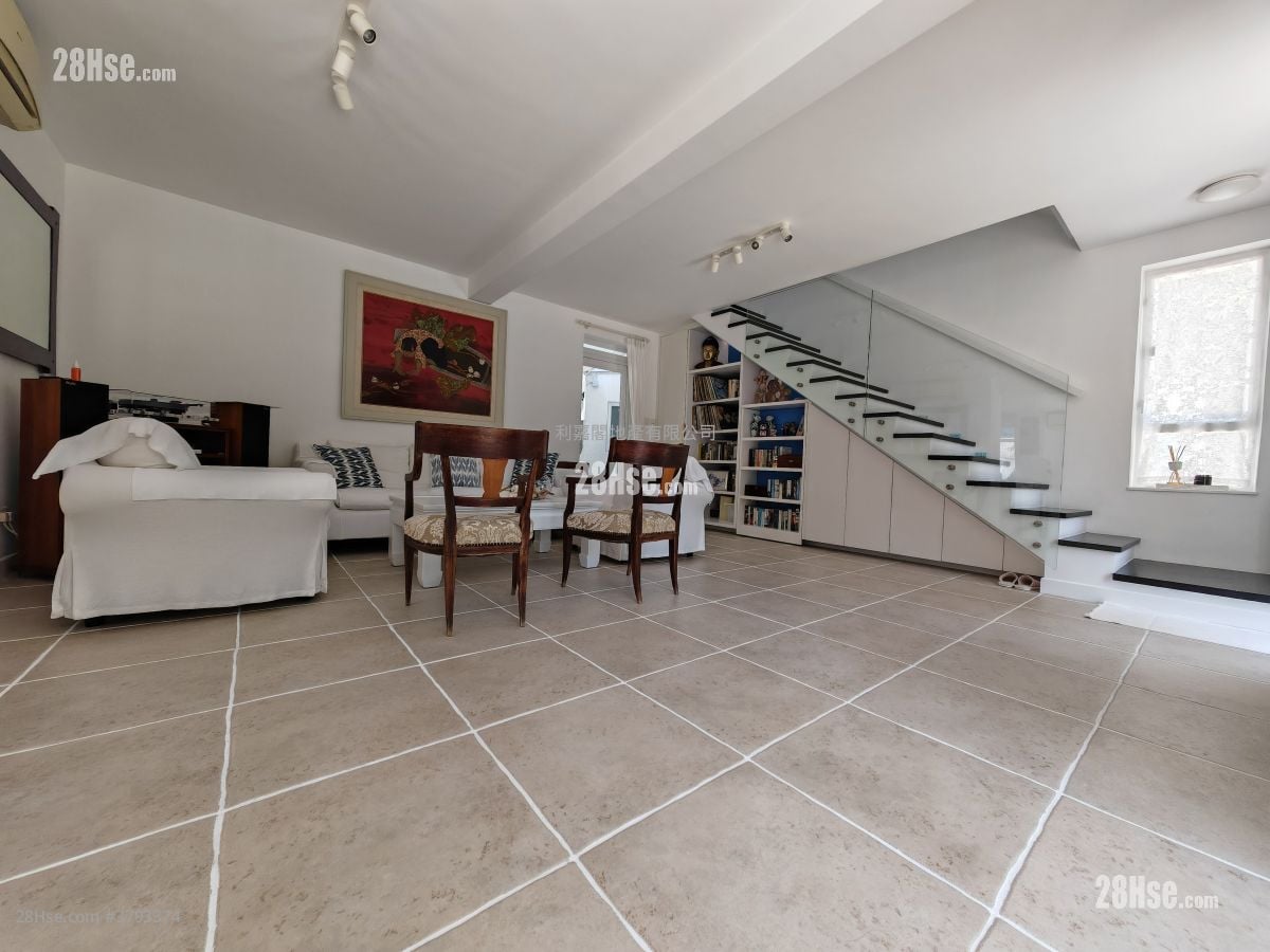 Village Sell 3 Bedrooms , 3 Bathrooms 2,100 ft²