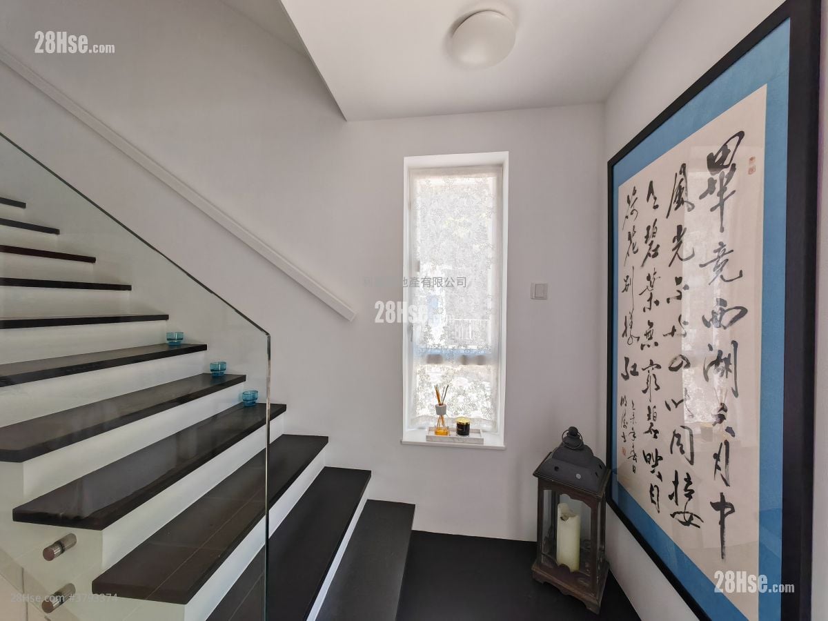 Village Sell 3 Bedrooms , 3 Bathrooms 2,100 ft²